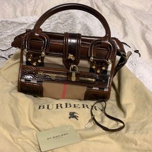 Small Burberry Manor Handbag. Excellent condition